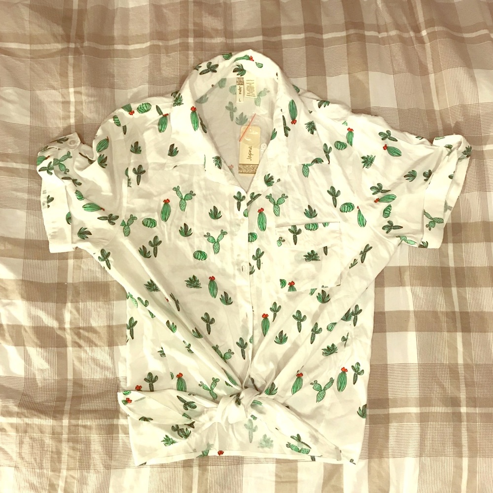 White top with cactus print 🌵